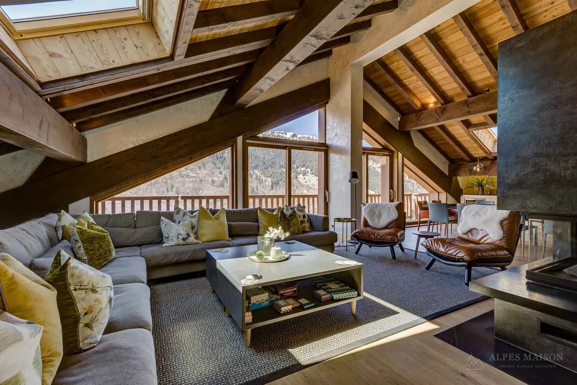 Living room with seating and timber details — Vallée Vue Prestige