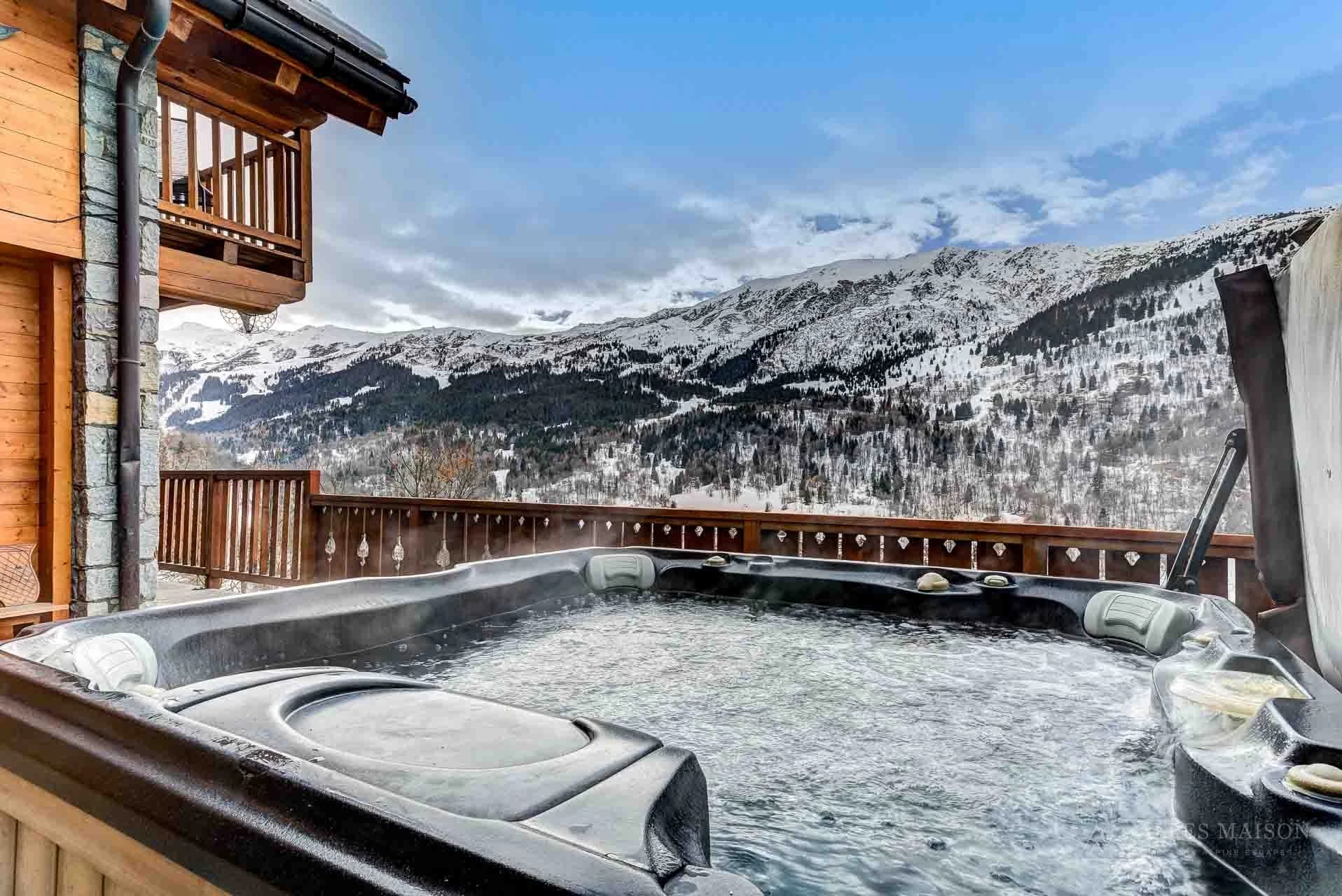 Outdoor hot tub and snowy surroundings — Méribel Mountain Manor
