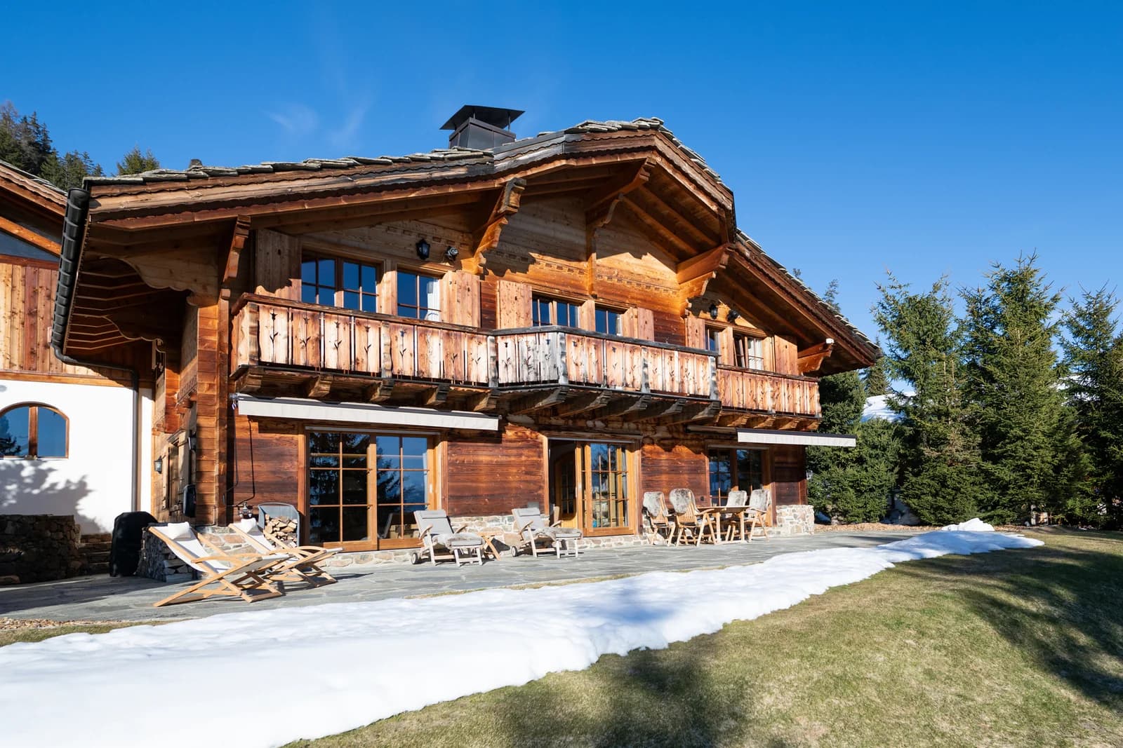 Chalet Sous les Mélèzes in Crans-Montana